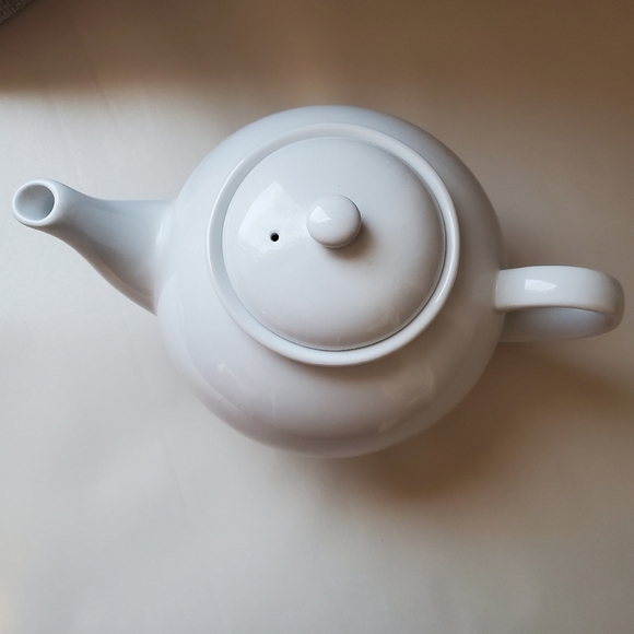 PottreyBarn Great White Tea Pot. Ceramic - Picture 2 of 8